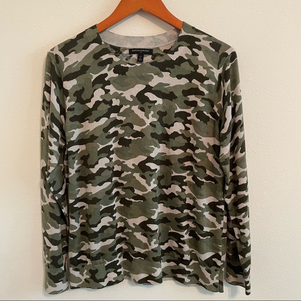 Banana Republic Lightweight Camo Sweater Size L